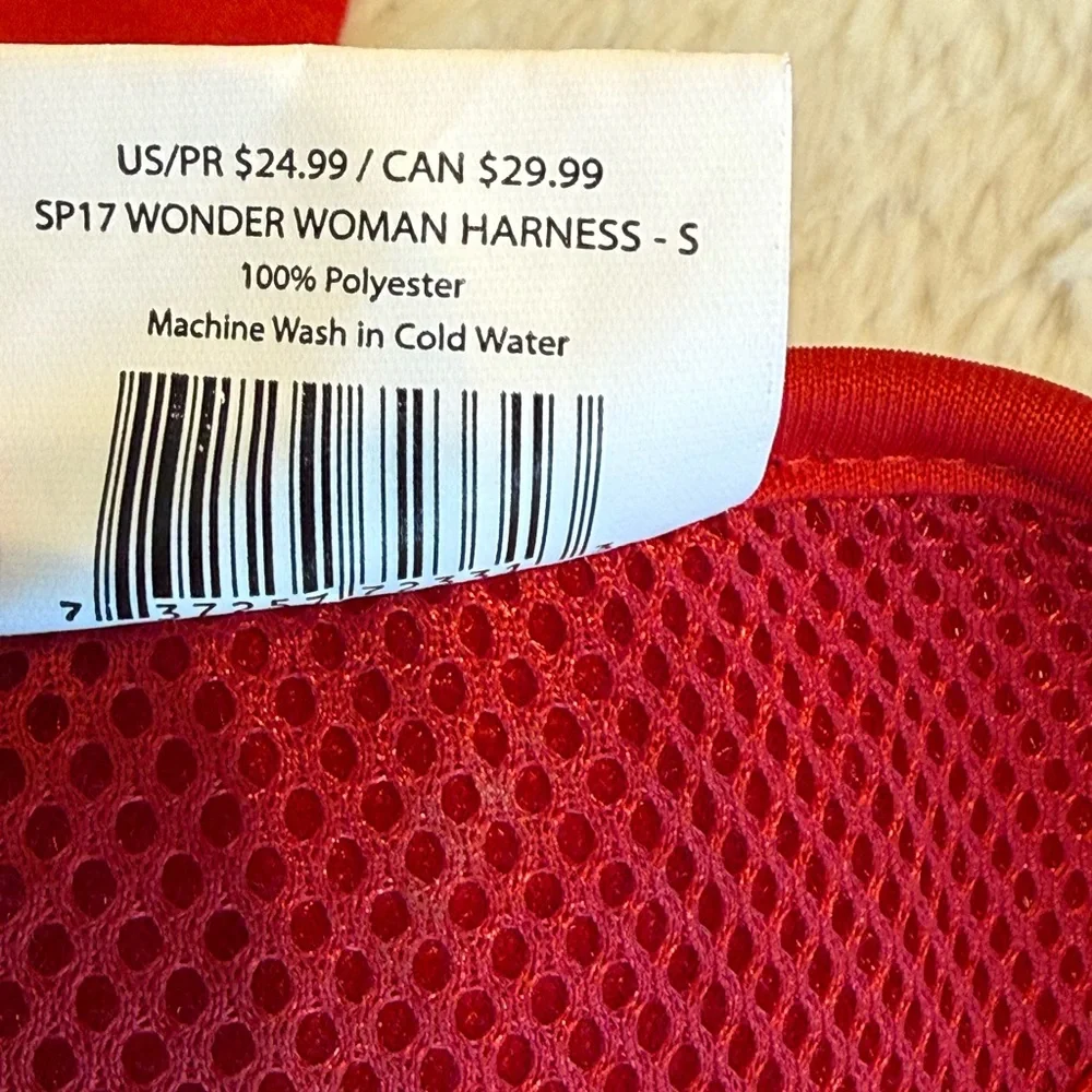 NWT D C COMICS WonderWoman size small red harness & removable cape